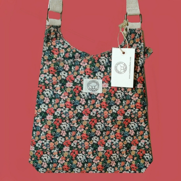 Twintreelane Handbags - TwintreeLane Luna City FLORAL Crossbody Bag NWT!